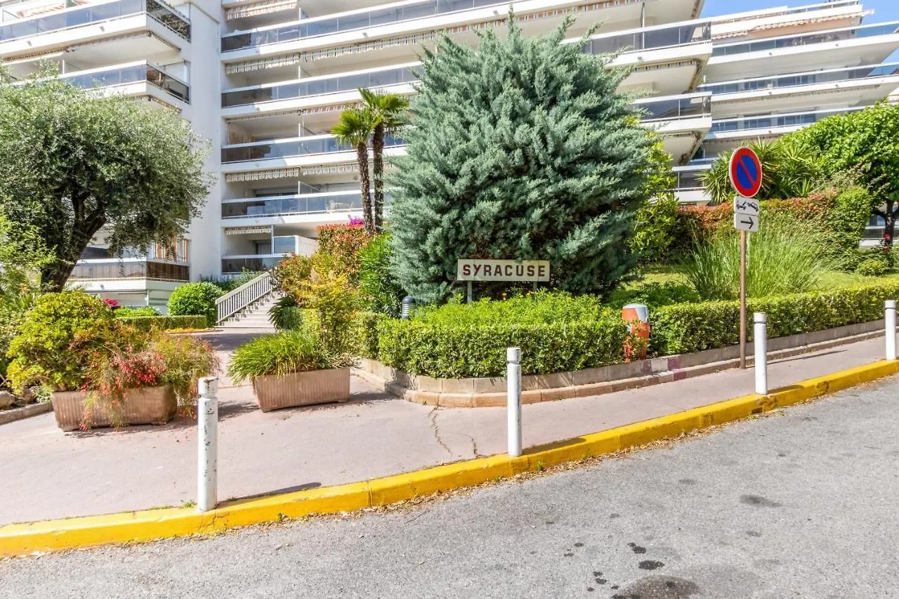 Appartement Orangerie - Welkeys Antibes 0*,  France